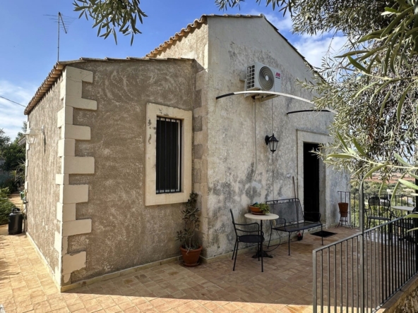 casa rurale restaurata in vendita a siracusa sicilia