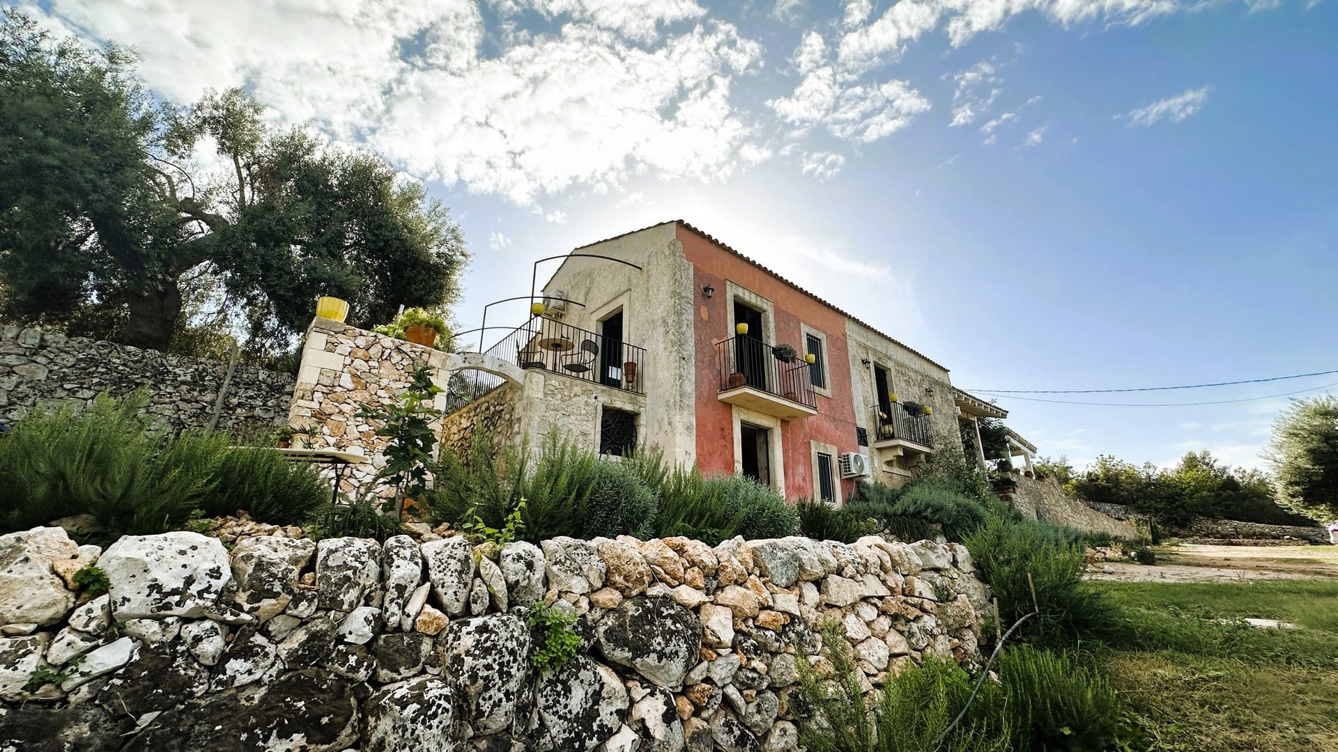 casa rurale restaurata in vendita a siracusa sicilia